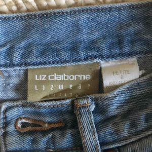 Lizwear Petite light wash high rise jean size 6